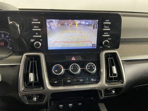 Used 2021 Kia Sorento LX image 23