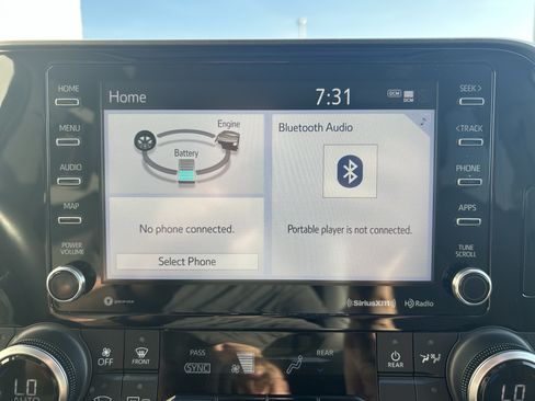 Used 2021 Toyota Highlander XLE AWD/4WD image 32