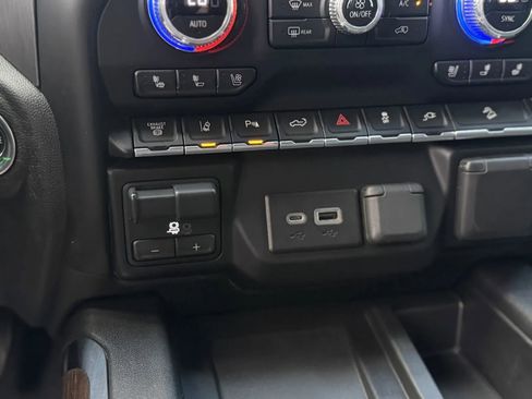 Used 2023 GMC Sierra 2500 Denali w/ Denali Ultimate Package AWD/4WD image 39
