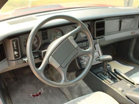 Used 1988 Pontiac Firebird Formula RWD image 9