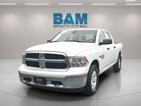 Used 2022 RAM 1500 Classic SLT w/ Protection Group AWD/4WD image 3
