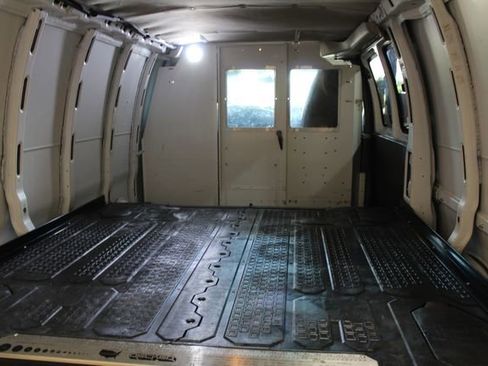 Used 2014 GMC Savana 3500 image 19