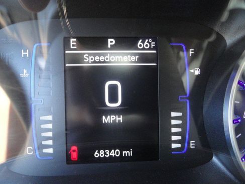 Used 2023 Chrysler Voyager LX FWD image 16