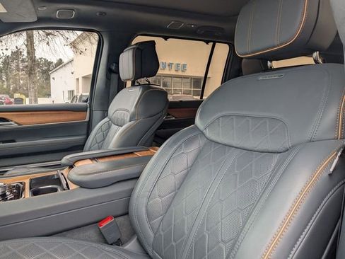 Used 2024 Jeep Grand Wagoneer Series III image 14