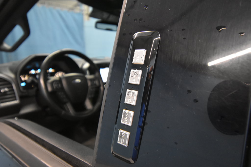 Used 2018 Ford F150 XLT w/ Equipment Group 302A Luxury AWD/4WD image 4