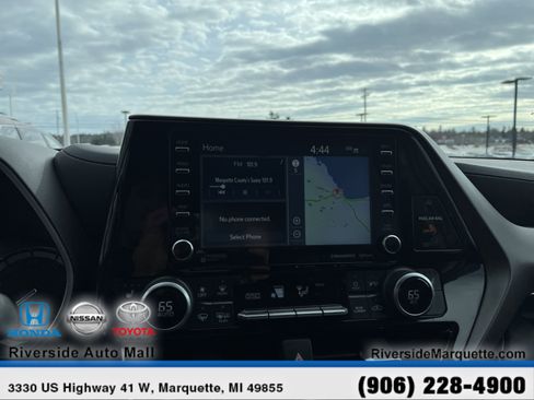 Used 2022 Toyota Highlander XLE image 17