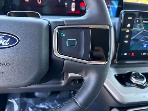 Certified 2025 Ford Expedition Active image 18