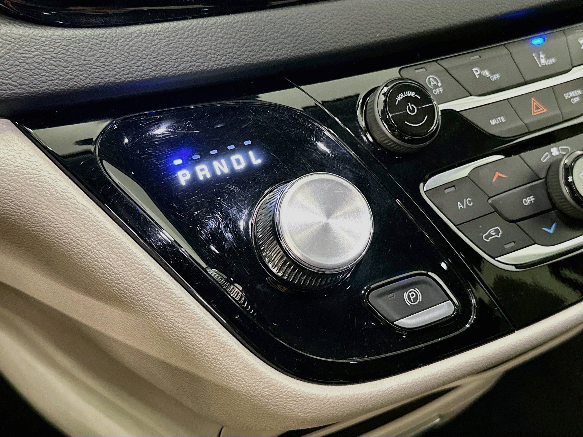Used 2024 Chrysler Pacifica Touring-L FWD image 24