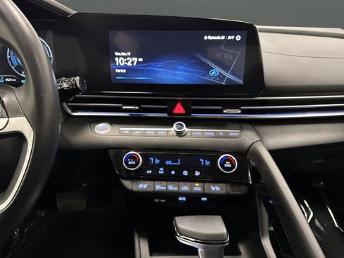 Used 2024 Hyundai Elantra Limited image 9