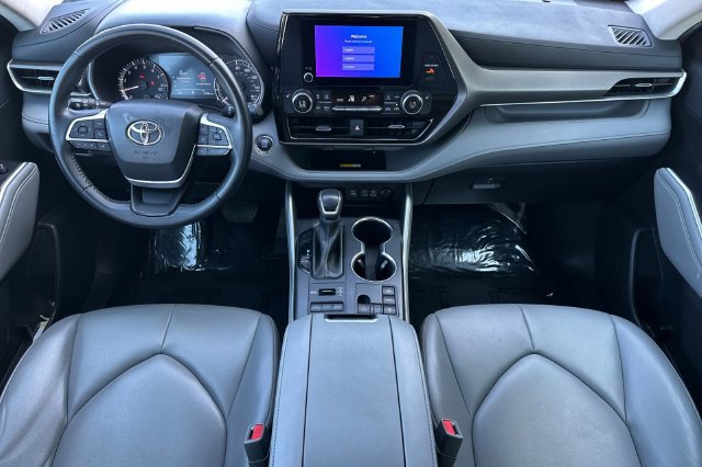 Used 2023 Toyota Highlander XLE AWD/4WD image 15
