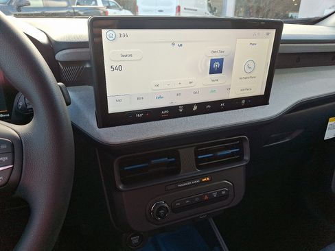 New 2025 Ford Maverick XLT image 16