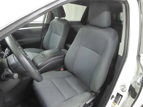 Used 2019 Toyota Highlander LE FWD image 17