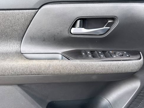 Used 2025 Nissan Kicks SV image 12