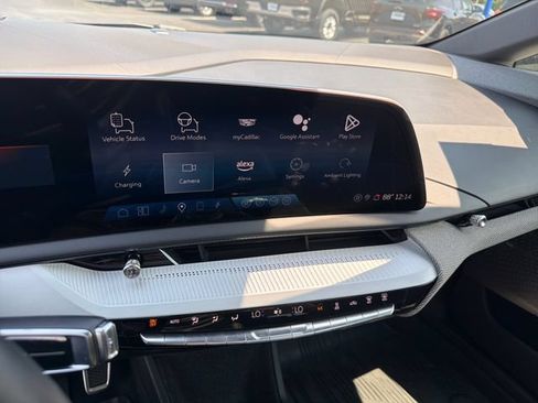 Certified 2025 Cadillac Optiq Luxury 2 w/ LPO, Floor Liner Package AWD/4WD image 20