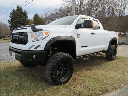 Used 2017 Toyota Tundra SR5 w/ SR5 Upgrade Package