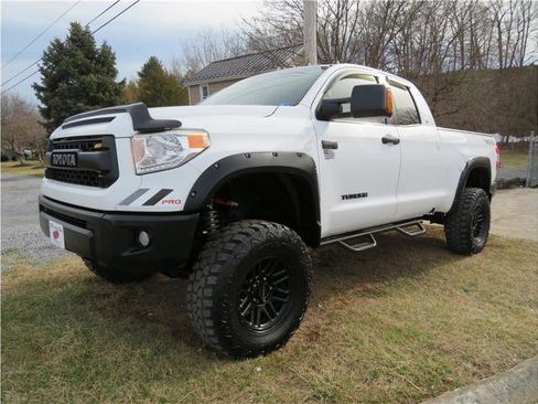 Used 2017 Toyota Tundra SR5 w/ SR5 Upgrade Package image 1