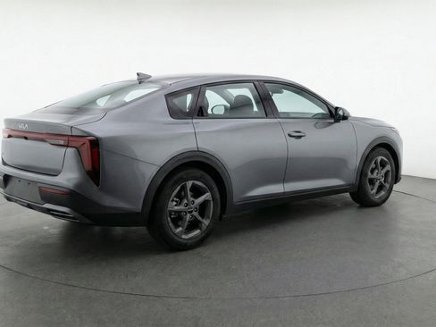 Used 2025 Kia K4 LXS image 9