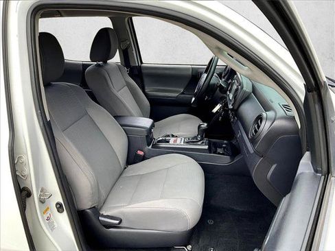 Used 2018 Toyota Tacoma SR RWD image 9