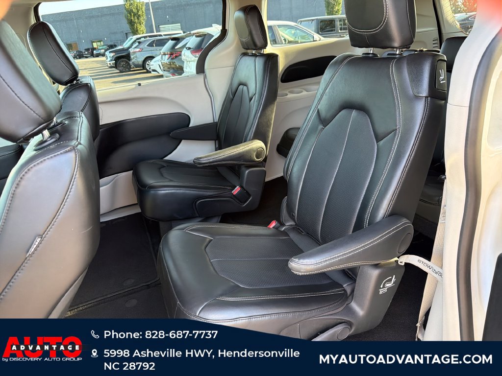 Used 2024 Chrysler Pacifica Touring-L FWD image 29