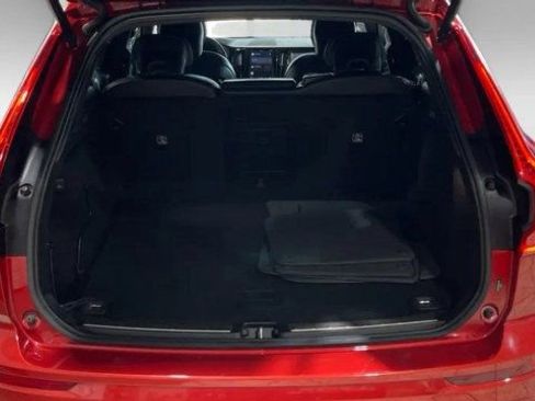 Used 2022 Volvo XC60 T8 R-Design w/ Advanced Package image 9