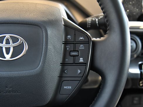 Used 2025 Toyota Prius LE image 29