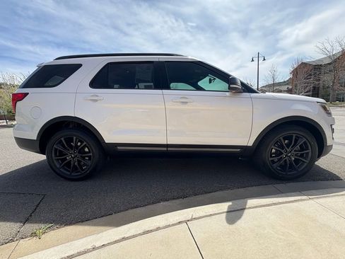 Used 2017 Ford Explorer XLT w/ Equipment Group 202A image 10