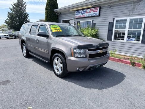 Used 2013 Chevrolet Suburban LT image 2