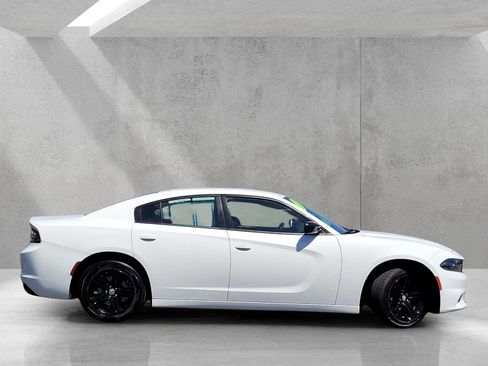Used 2023 Dodge Charger SXT RWD image 3
