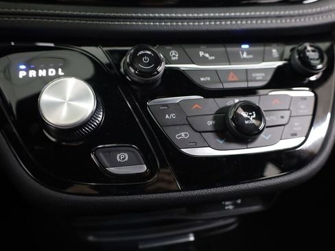 New 2026 Chrysler Pacifica Select image 12