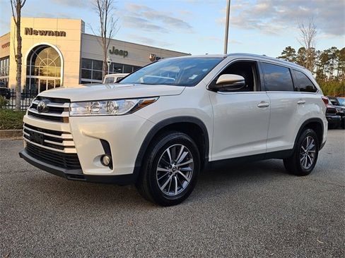 Used 2019 Toyota Highlander XLE image 4