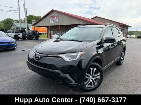 Used 2017 Toyota RAV4 LE AWD/4WD image 1