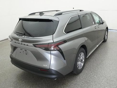 New 2026 Toyota Sienna XLE image 8