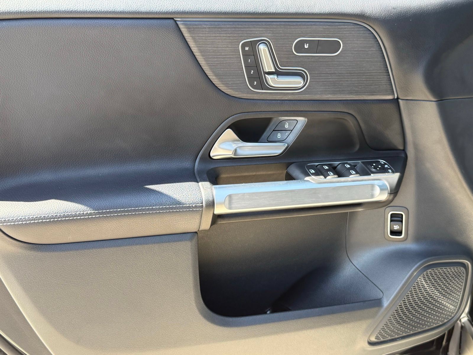 Used 2023 Mercedes-Benz GLB 250 image 22
