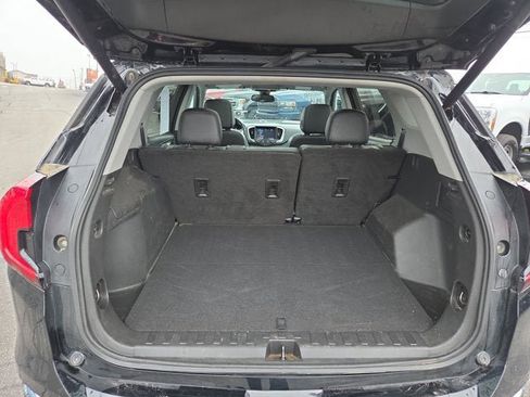 Used 2022 GMC Terrain SLT image 13