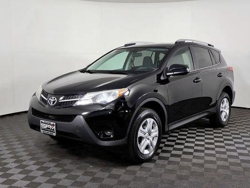 Used 2013 Toyota RAV4 LE image 2