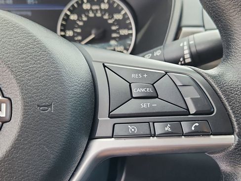 Used 2024 Nissan Altima 2.5 SV FWD image 18