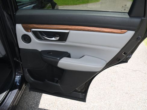 Used 2018 Honda CR-V Touring image 18