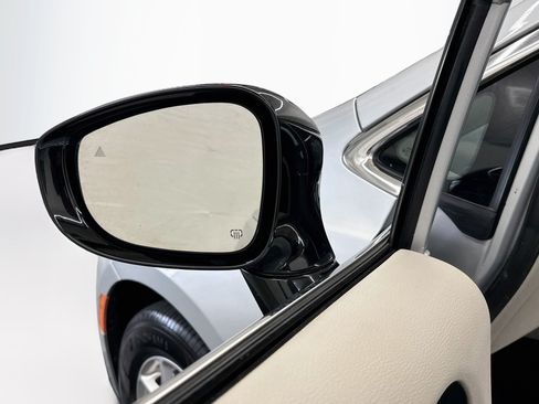 Used 2024 Chrysler Pacifica Touring-L FWD image 16