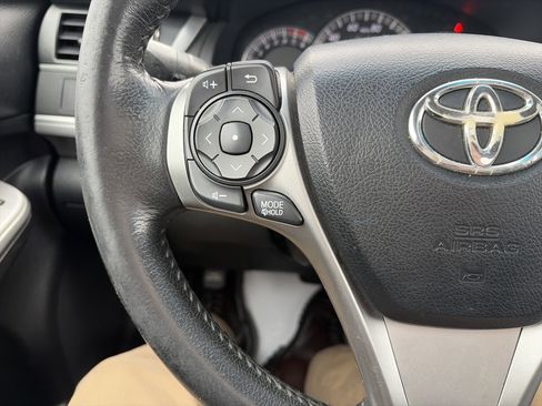 Used 2013 Toyota Camry L image 18