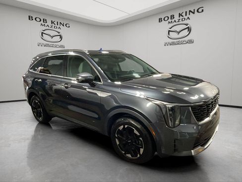 Used 2024 Kia Sorento S w/ Panoramic Sunroof Package FWD image 7