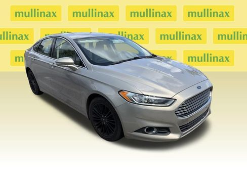 Used 2016 Ford Fusion SE w/ Equipment Group 202A FWD image 1