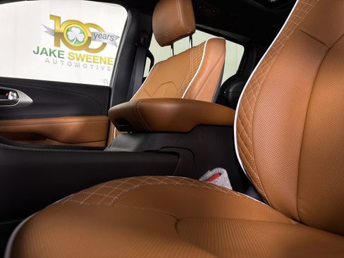 New 2026 Chrysler Pacifica Pinnacle FWD image 28
