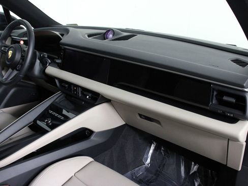 Certified 2025 Porsche Macan Electric image 24