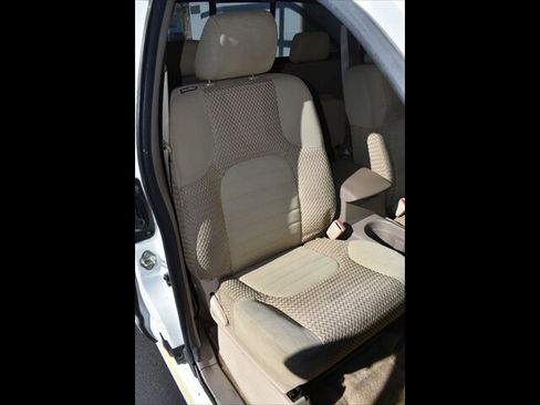 Used 2016 Nissan Frontier SV RWD image 33