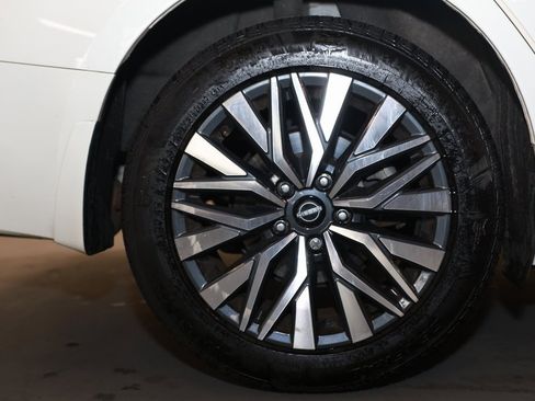 Used 2024 Nissan Altima 2.5 SV w/ SV Premium Package image 26