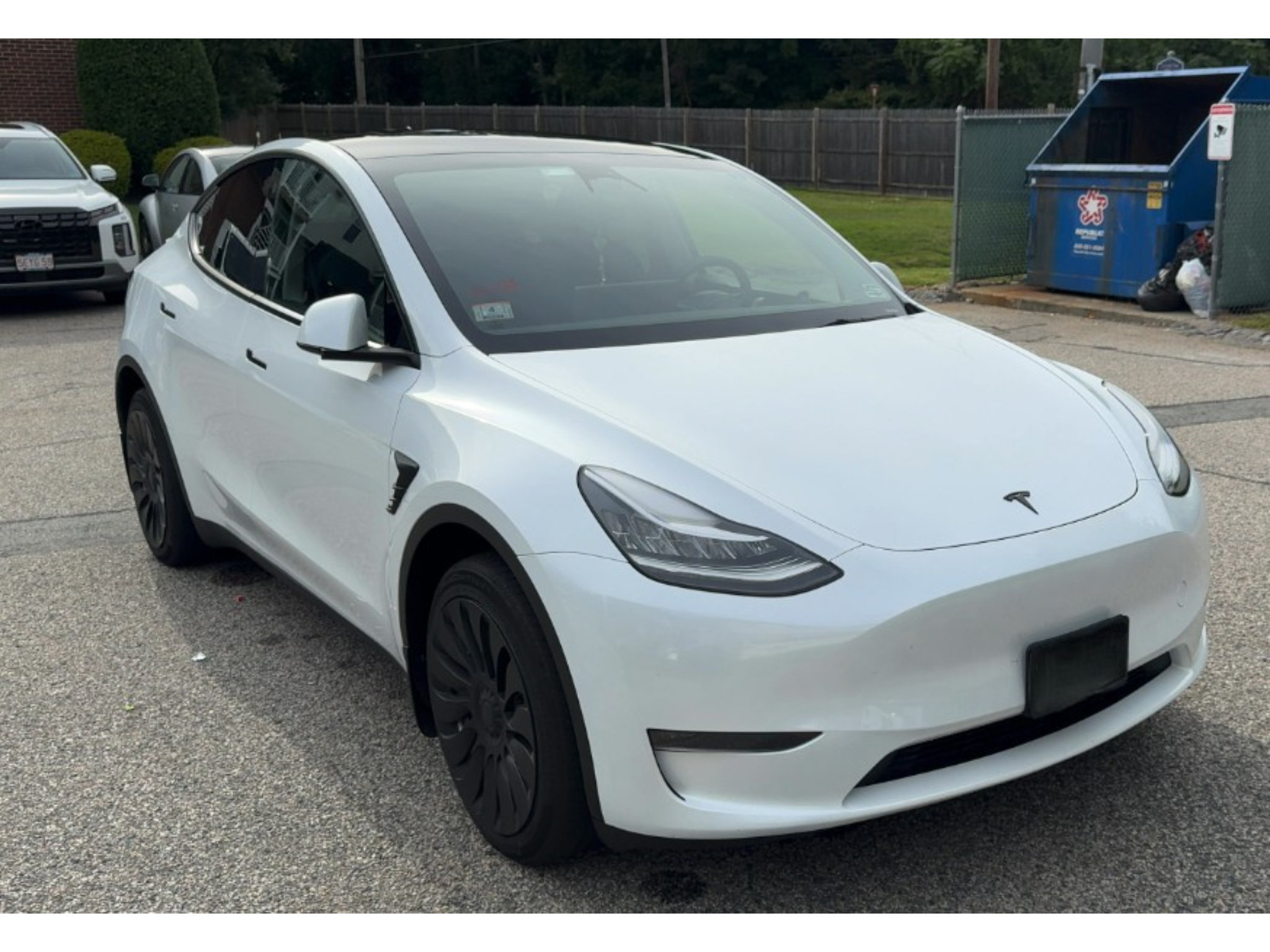 Used 2023 Tesla Model Y Long Range AWD/4WD image 2