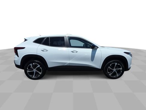 Used 2025 Chevrolet Trax RS FWD image 9