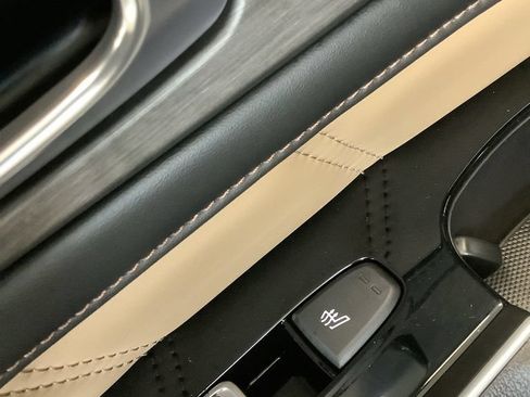 Certified 2024 Kia Sorento SX Prestige w/ Olive Brown Leather Package AWD/4WD image 24