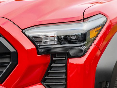 Certified 2025 Toyota Tacoma TRD Off-Road image 24