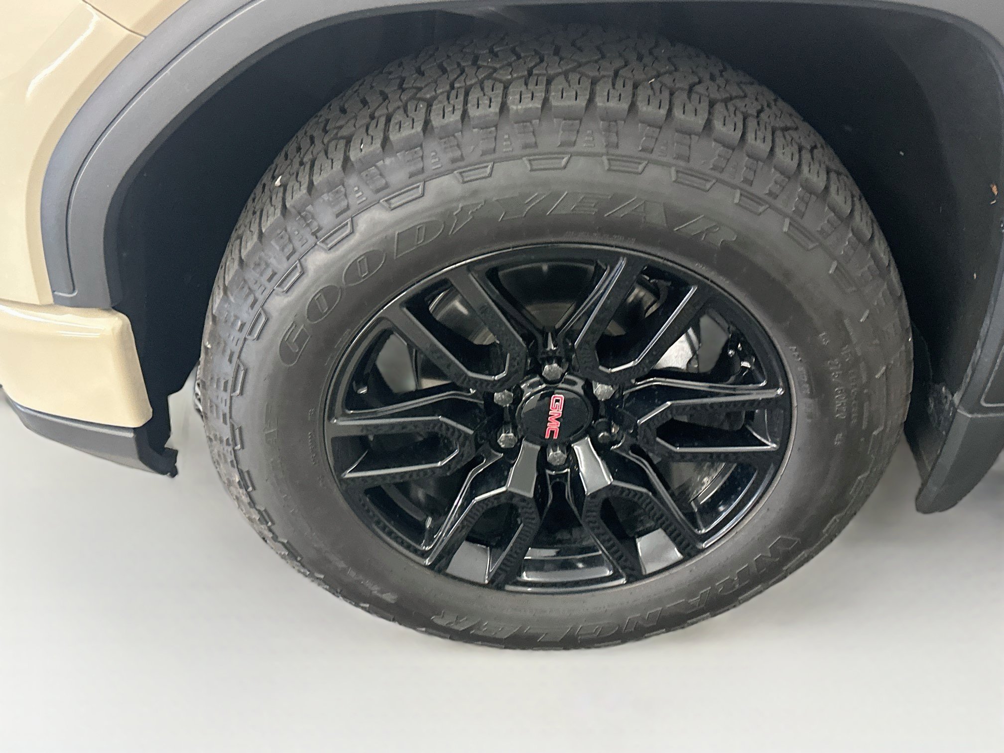 Used 2022 GMC Sierra 1500 Elevation w/ X31 Off-Road Package AWD/4WD image 11